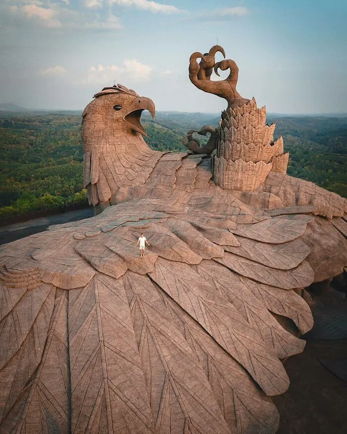 Jadayupara, la escultura de ave más grande del mundo