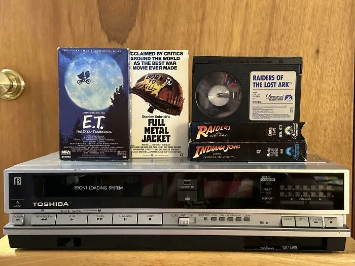 30 Things Hailed As “The Next Big Thing” That Ended Up Being Total Flops Instead