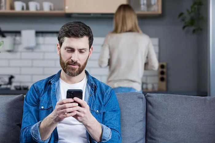 30 People Who Came Across Their Significant Other’s Posts On Reddit Detail What Happened Next