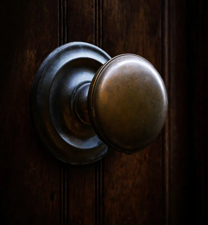 42 People Shared Creepy Things That Happened While They Were Home Alone