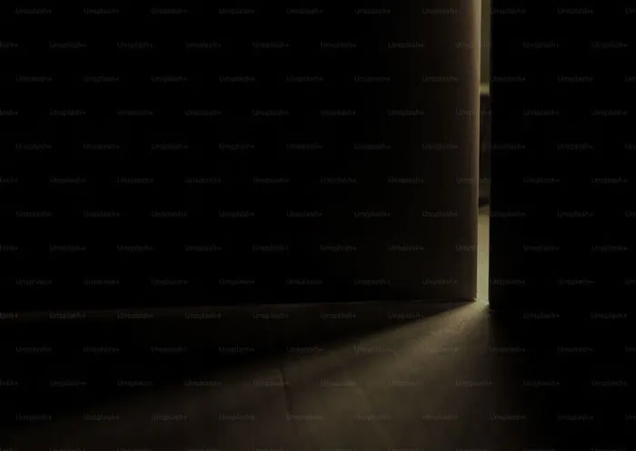 42 People Shared Creepy Things That Happened While They Were Home Alone