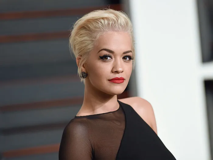 Rita Ora tuiteó que lanzaría nueva música si conseguía 100.000 retuits