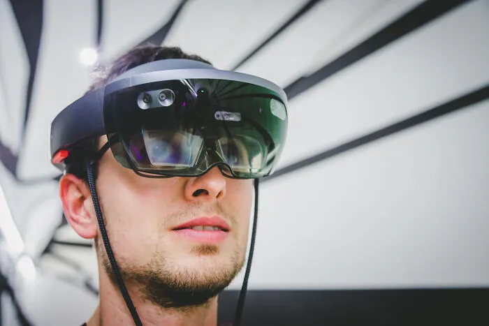 30 Things Hailed As “The Next Big Thing” That Ended Up Being Total Flops Instead