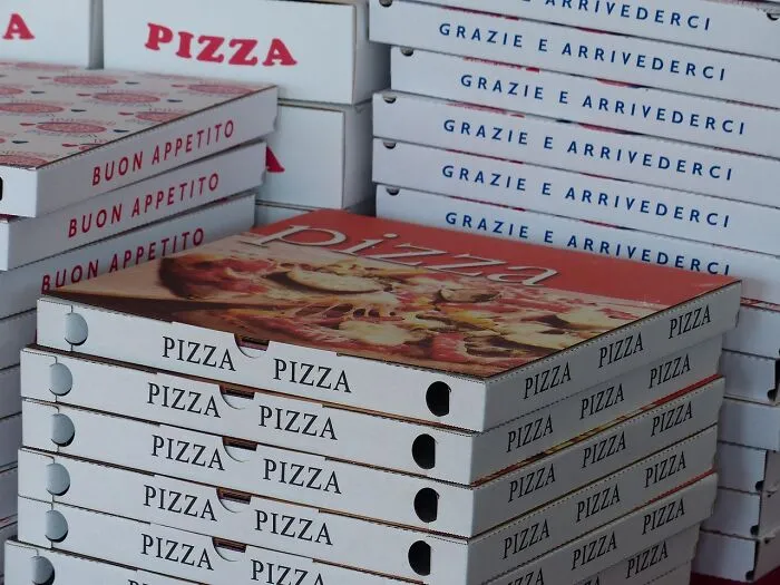 “I Left And Proceeded To Bleach My Eyes”: 32 Food Delivery Drivers Share The Oddest Things They’ve Seen
