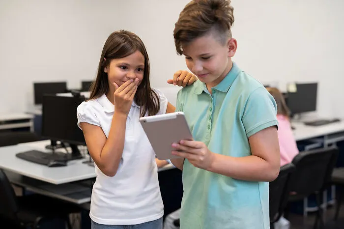 From Shocking To Hilarious, Folks Narrate 29 Unforgettable Incidents That Shook Their Schools