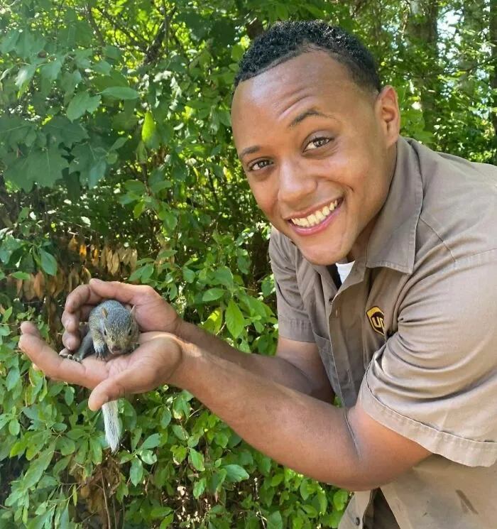 50 Of The Cutest Dogs And Other Pets UPS Drivers Met While On The Job (New Pics)