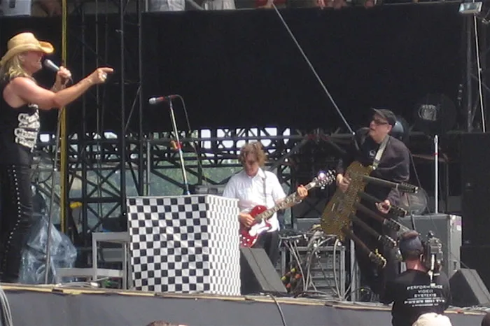 "They Clearly Hated Each Other": Fans Reveal 47 Concerts They Wish They'd Skipped