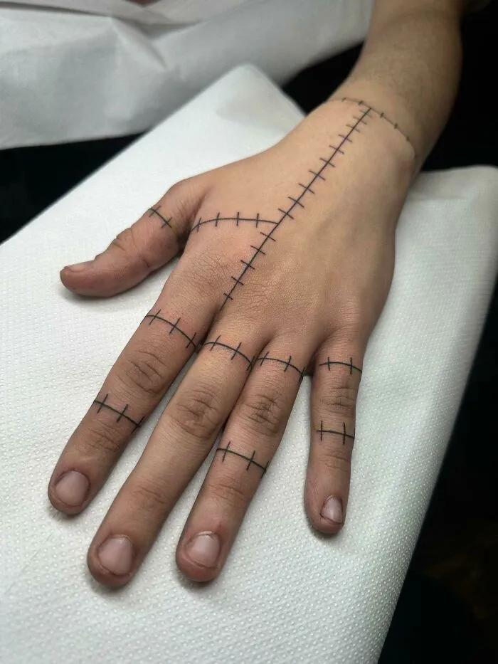 Being A Tattoo Artist Is Tough, And Here Are 43 Times They Had To Deal With Delulu Clients