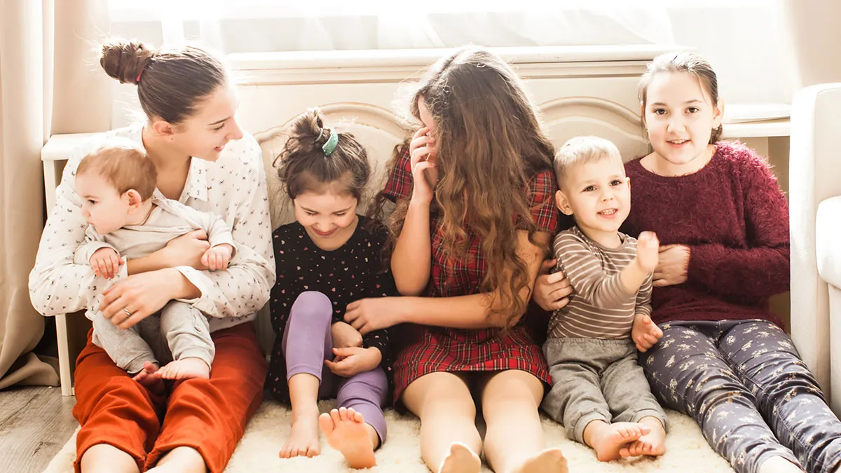 Eldest Daughter Raises 7 Siblings And Doesn’t Even Get A ‘Thank You’, Refuses To Share Her Wealth