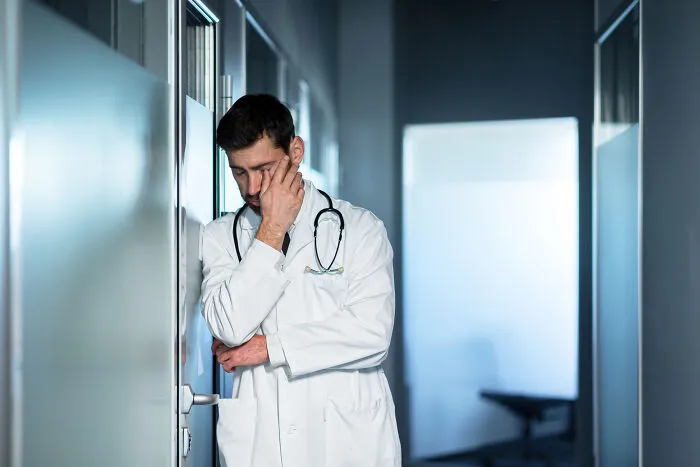 20 Médicos comparten los casos más horribles que no pueden olvidar (Advertencia de contenido sensible)