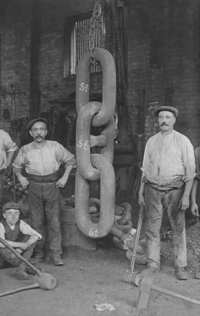 The Titanic Had The Largest Anchor In The World. These Metal Workers Are Dwarfed By The Chain Links At Hingly And Sons