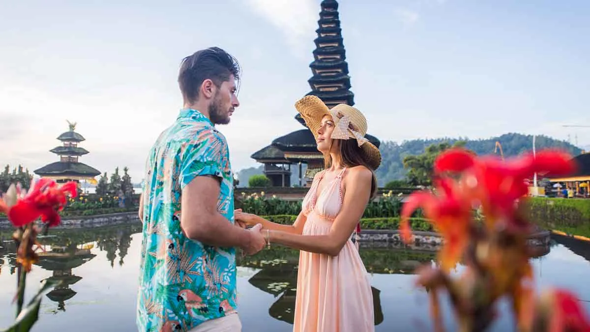 Man Cancels Honeymoon After Learning About Wife’s Expectations: “Men Have Been Doing It For Ages”
