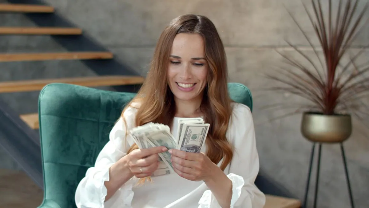 Wife Becomes A Controlling Tyrant Once Fam Gets Rich, Makes Everyone Miserable, Hubby Plans Divorce
