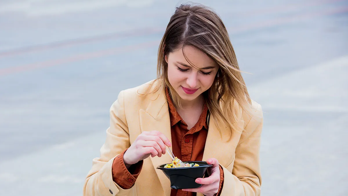 Woman Quietly Leaves A Wedding To Eat The ‘Safe’ Food She Brought, Gets Accused Of “Disrespecting The Caterer”