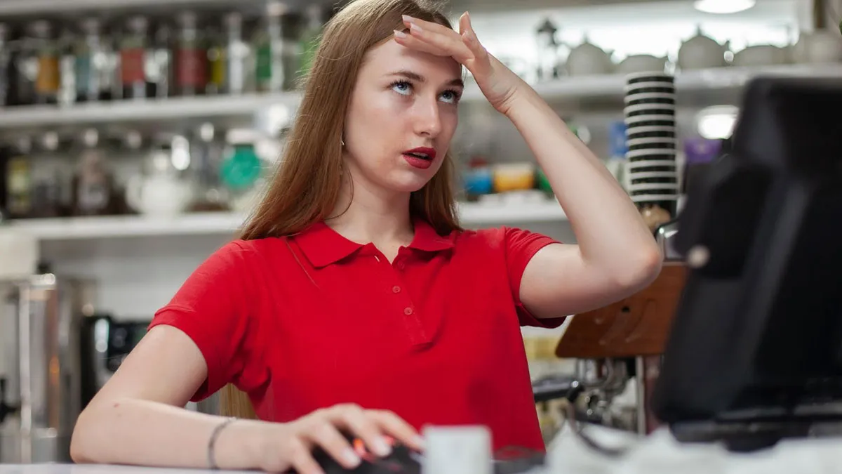 Customer Gets Shamed By Salon Employee Over Box Dye, Decides A One-Star Review Is The Best Revenge