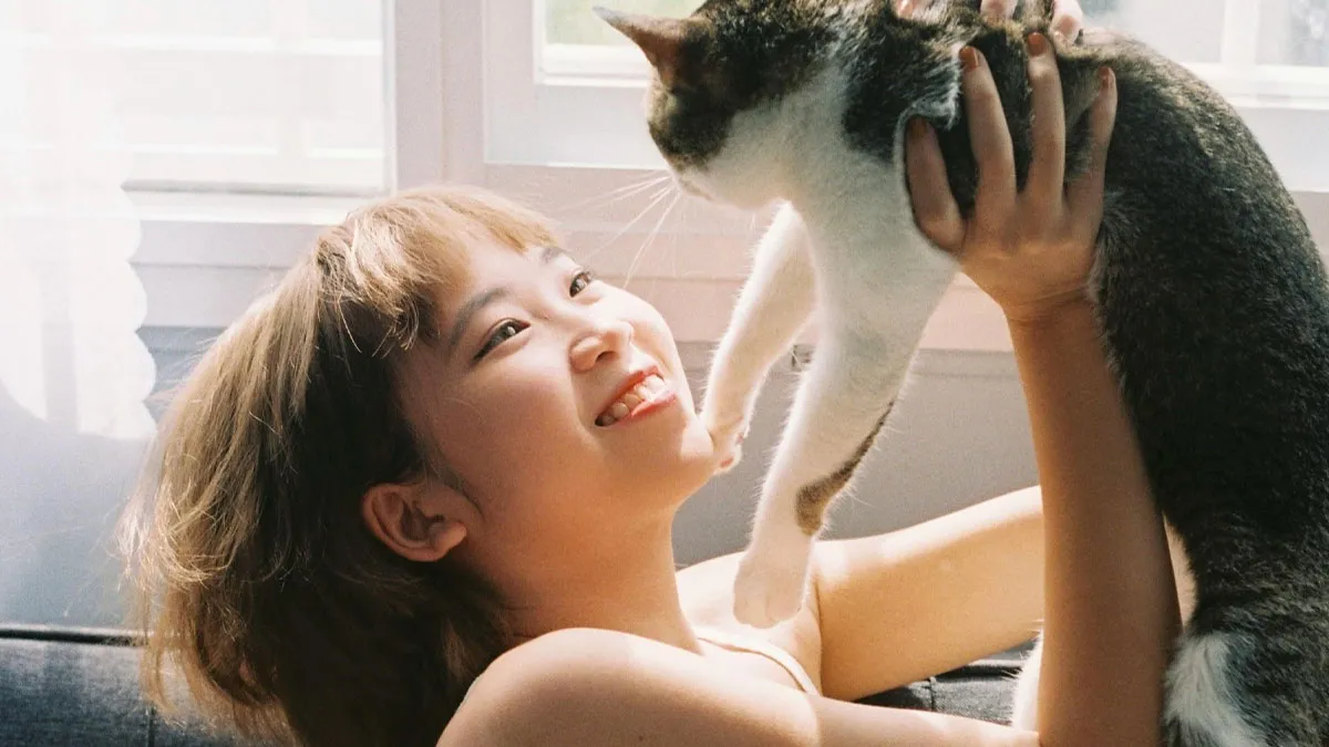 Woman Locks Her Cat Up In Her Room To Protect It From Being Taken By Her Pregnant Sis During Visit