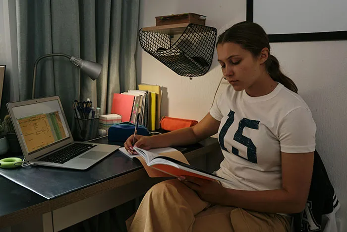 41 College Admissions Lies That Were So Dumb They Made Officers Stop In Their Tracks