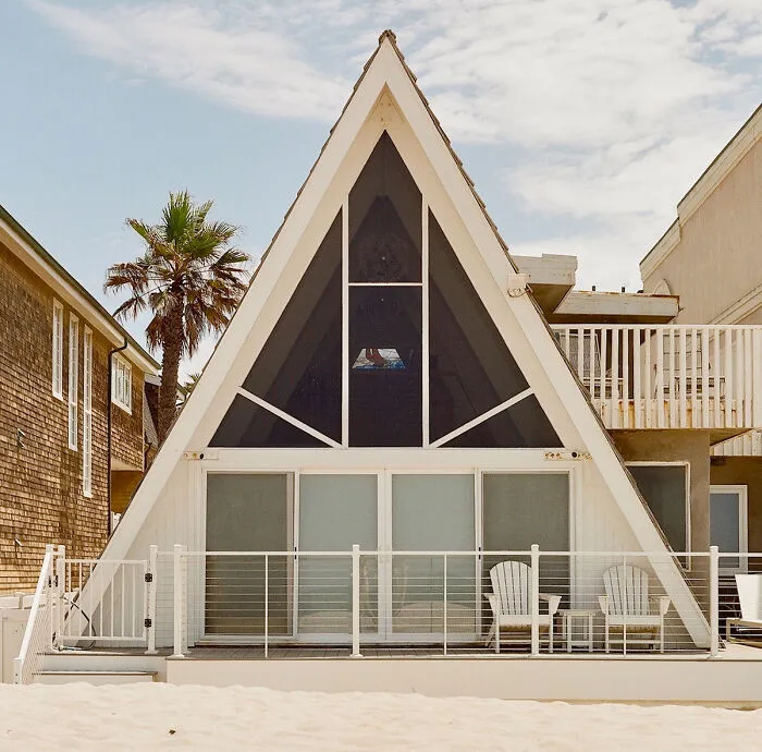 Triangular Beach House From The Series 'Triangles Among Us' © Alicia Paley