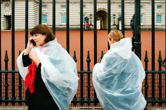 24 Photos Showcasing London’s Mood After The Queen’s Passing, By Paul Harrison