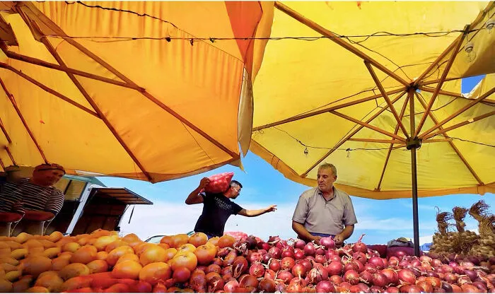 Life In Istanbul Through 50 Unforgettable Street Photographs By Yücel Çetin