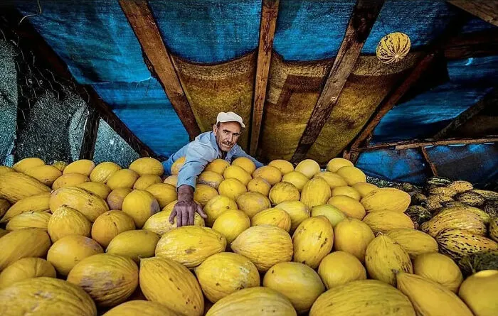 Life In Istanbul Through 50 Unforgettable Street Photographs By Yücel Çetin