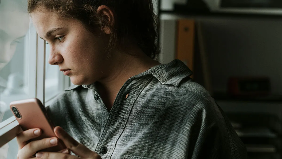 17YO’s Life Shaken Up After Her Parents Return From A 7-Year-Long 'World Trip' And Want Her Back