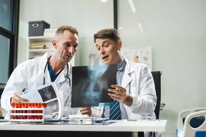 43 Doctors Share The Wildest Cases That Made Them Say “How Are You Still Alive?”