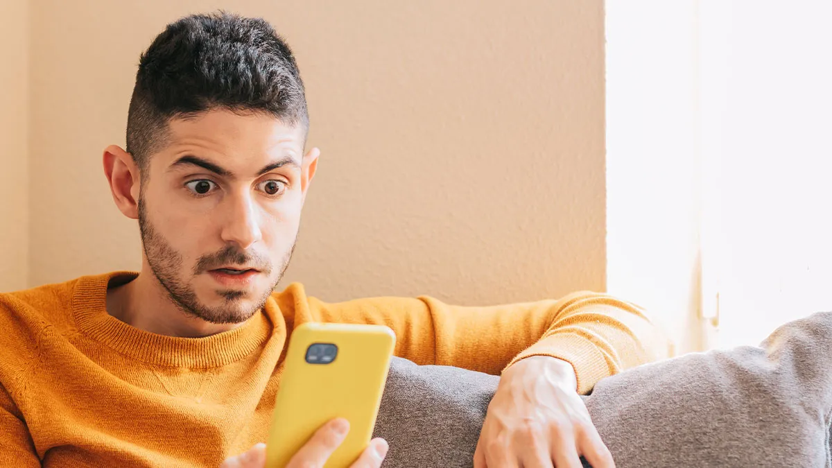 Man Tries To Prove Girlfriend’s Cheating By Snooping Her Phone In Secret, It Backfires Badly 