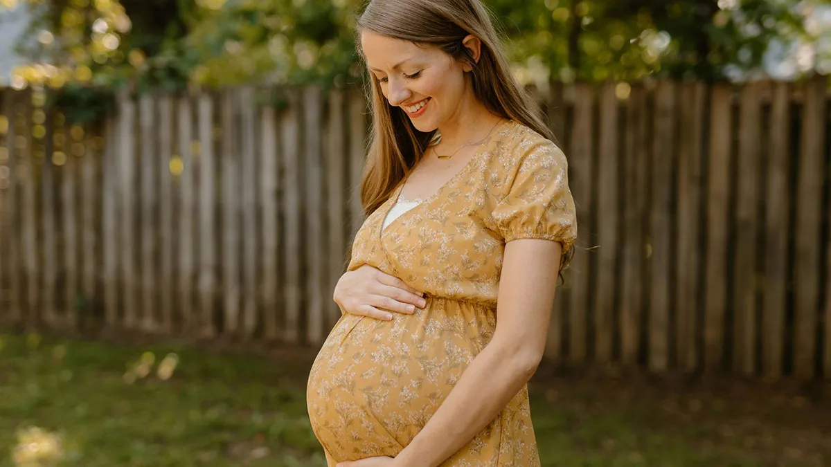 Pregnant Lady Wants To Give Middle Name To Honor Late Friend, Knows Entitled Mom Will Be Unhappy 