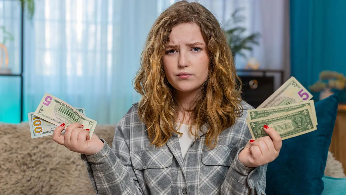 "Time To Move On": Woman Feels Bad For Finally Saying No To Friend Who Only Reaches Out To Get Cash