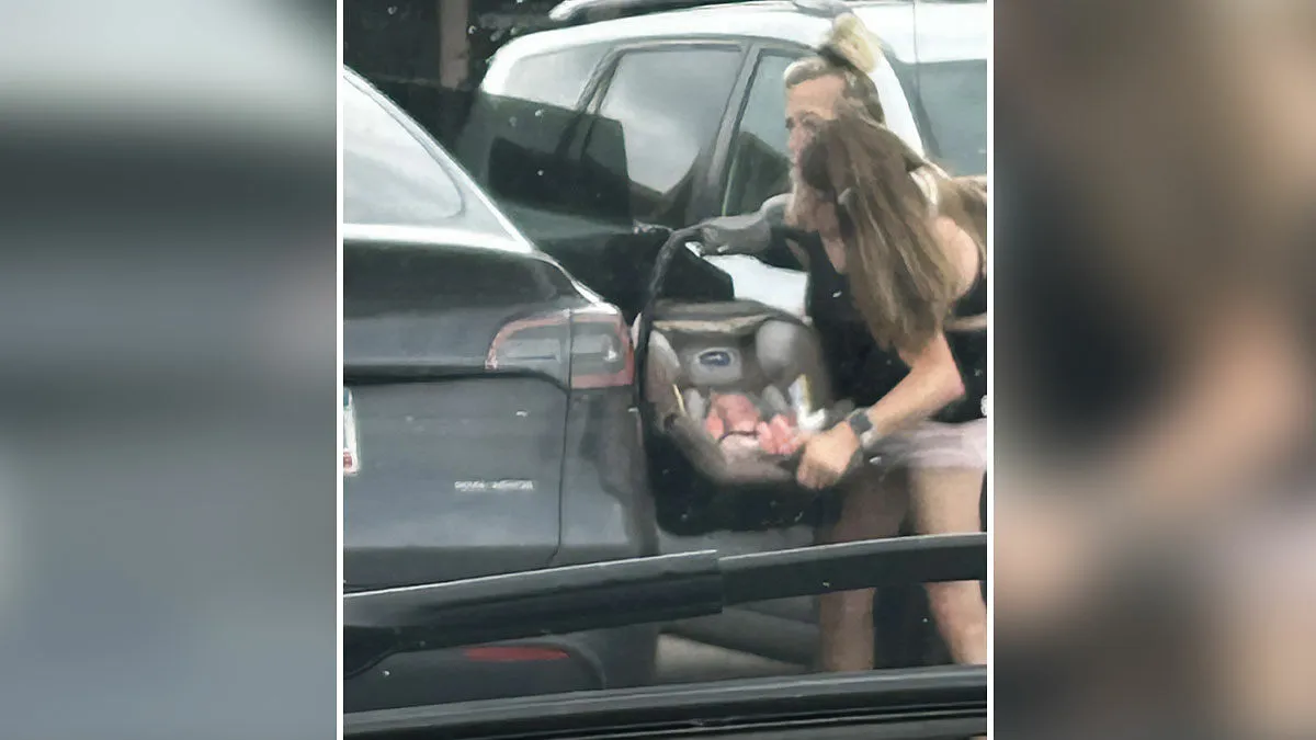Legal Expert Explains The “Complexities” Of Conjoined Twins Abby And Brittany’s Newborn Situation