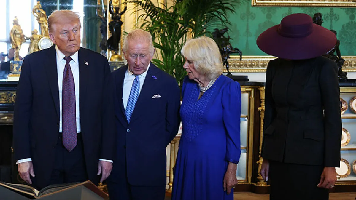 "How Many Royals Does It Take To Change A Light Bulb?": Melania Trump's UK Look Brutally Roasted