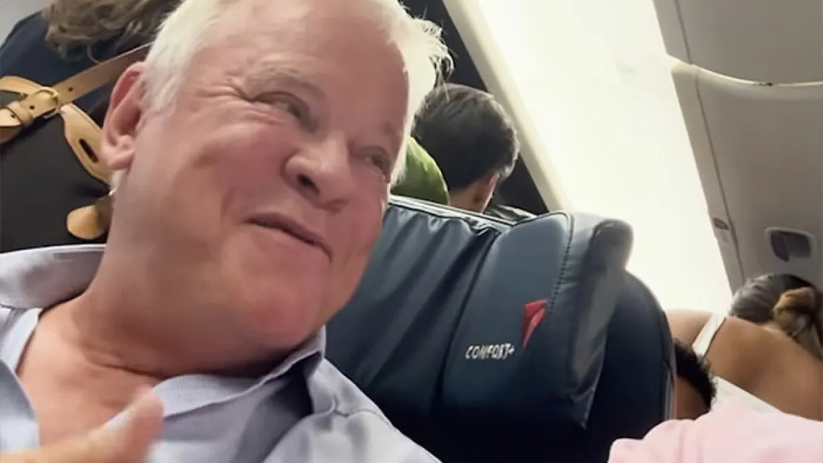 "Hardly Svelte Yourself": Passenger Confronts Seatmate Who Humiliated Him Over His Size