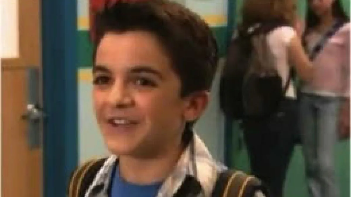 $1,207 Fundraiser For Homeless Nickelodeon Actor Ends With Street-Side Makeover