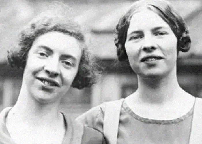 British Sisters Ida And Louise Cook Rescued 29 Jews From The N**is By Sneaking Out Valuables In Plain Sight