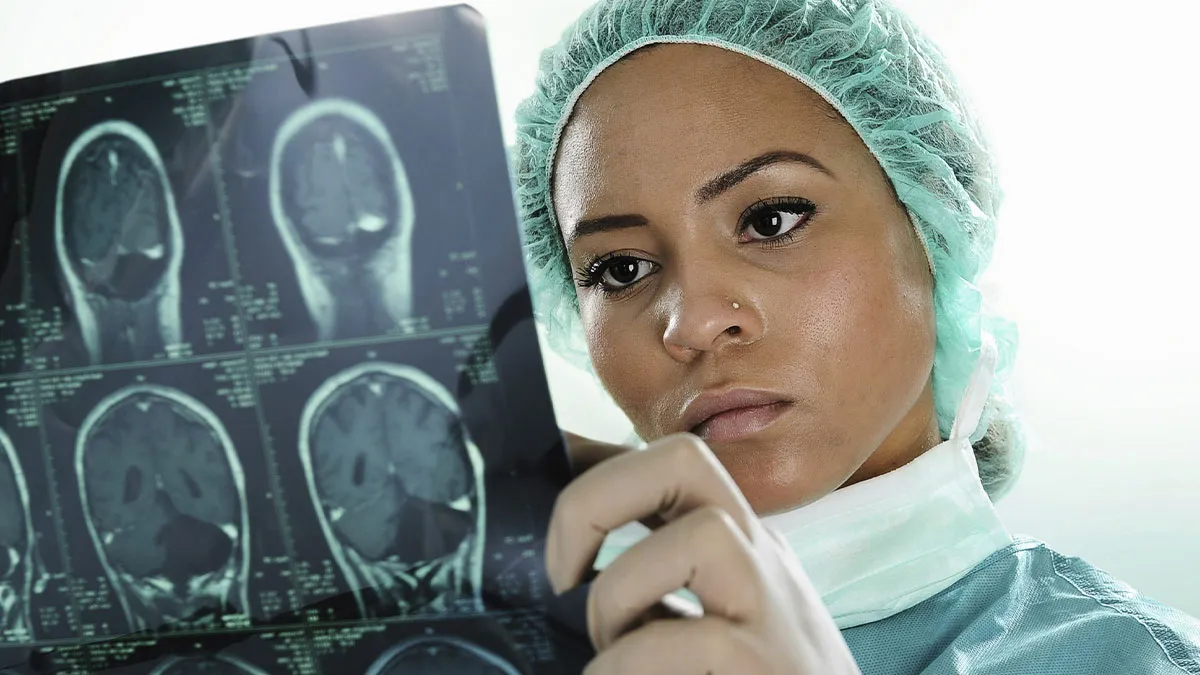 43 Doctors Share The Wildest Cases That Made Them Say “How Are You Still Alive?”
