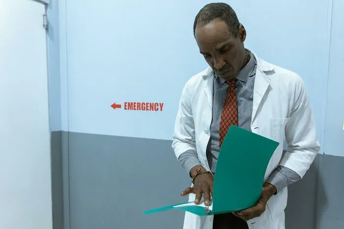 46 Delusional Patients That Thought Doctors Wouldn’t Find Out Their “Secret”