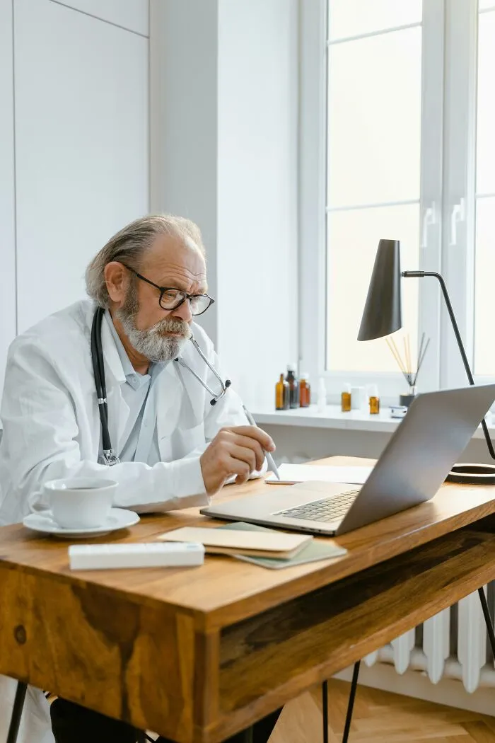 46 Delusional Patients That Thought Doctors Wouldn’t Find Out Their “Secret”