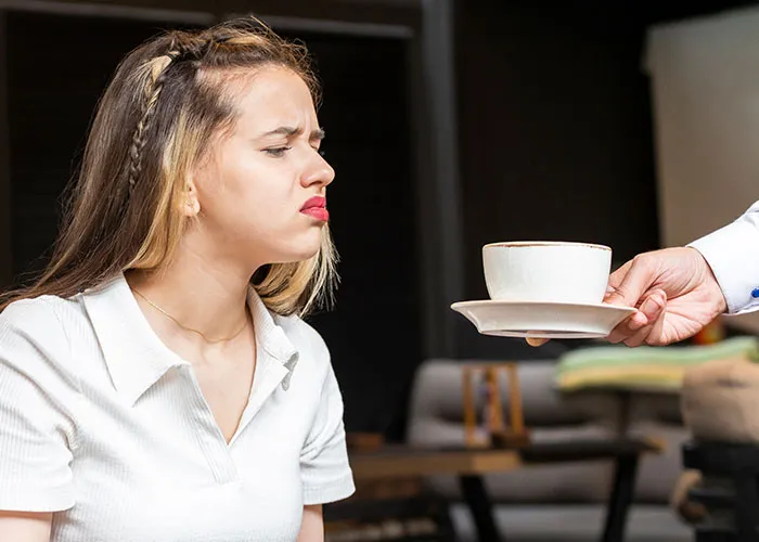 20 Empleados comparten sus encuentros con los clientes más tontos, y es tan divertido como doloroso de leer