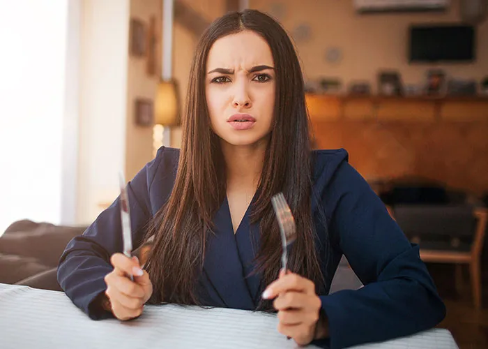 20 Empleados comparten sus encuentros con los clientes más tontos, y es tan divertido como doloroso de leer