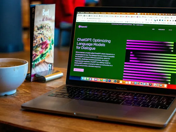 30 Things Hailed As “The Next Big Thing” That Ended Up Being Total Flops Instead