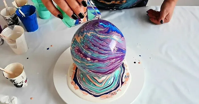 I Turn Any Vase Into Art, And Here Are My Fun & Easy Acrylic Pouring Ideas