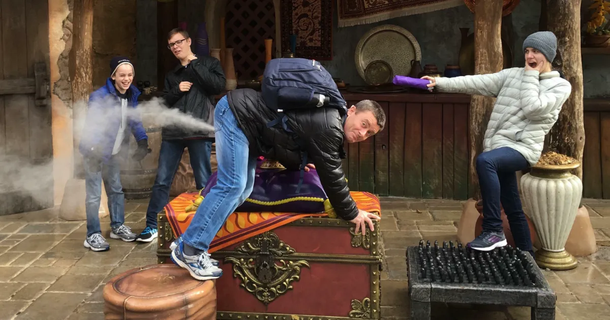 30 Divertidas fotos que se hizo la gente en parques de atracciones