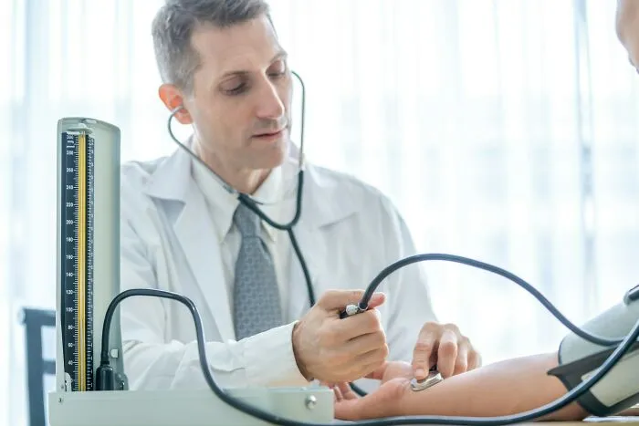 43 Doctors Share The Wildest Cases That Made Them Say “How Are You Still Alive?”