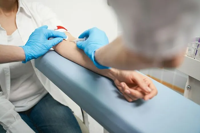 43 Doctors Share The Wildest Cases That Made Them Say “How Are You Still Alive?”