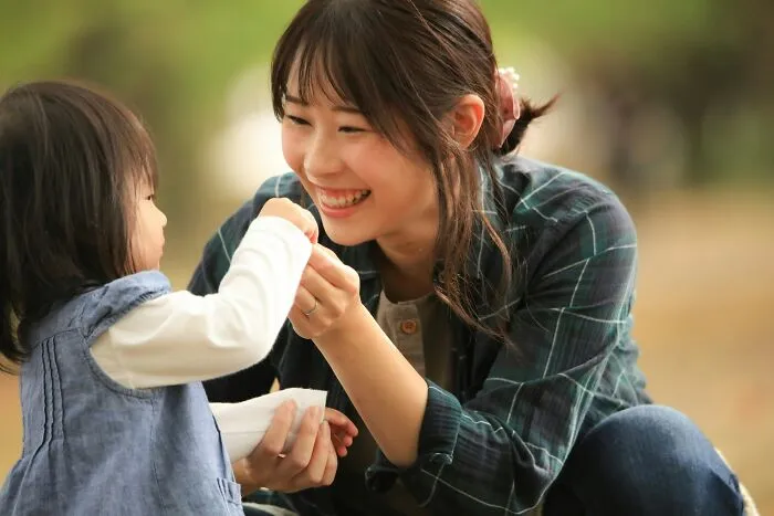 42 Parents Reveal Weird Life Hacks They Rely On To Keep Their Kids Happy And Behaving
