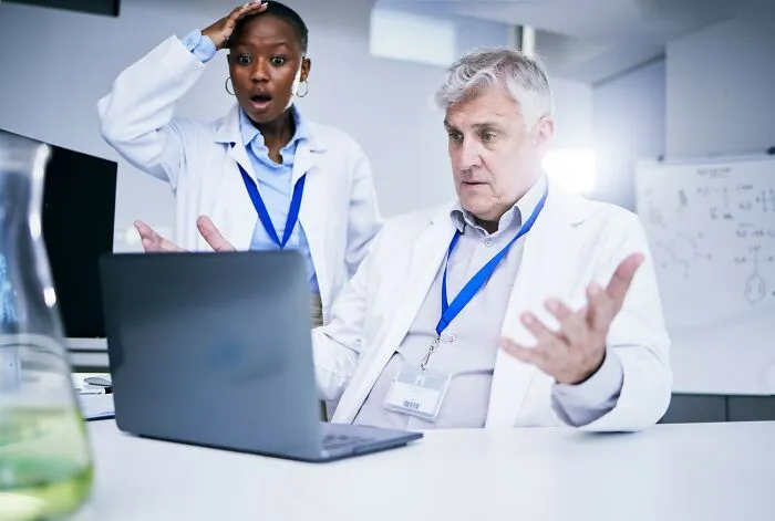 43 Doctors Share The Wildest Cases That Made Them Say “How Are You Still Alive?”
