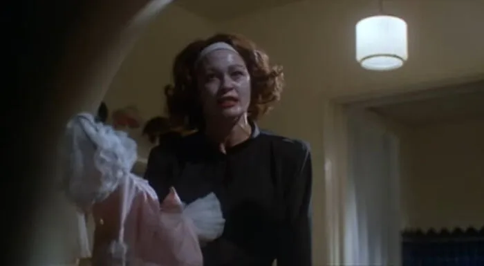 Mommie Dearest (1981)
