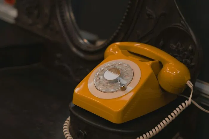 Folks Are Intrigued By These 32 Mysteries From The Early Internet Days That Were Never Solved