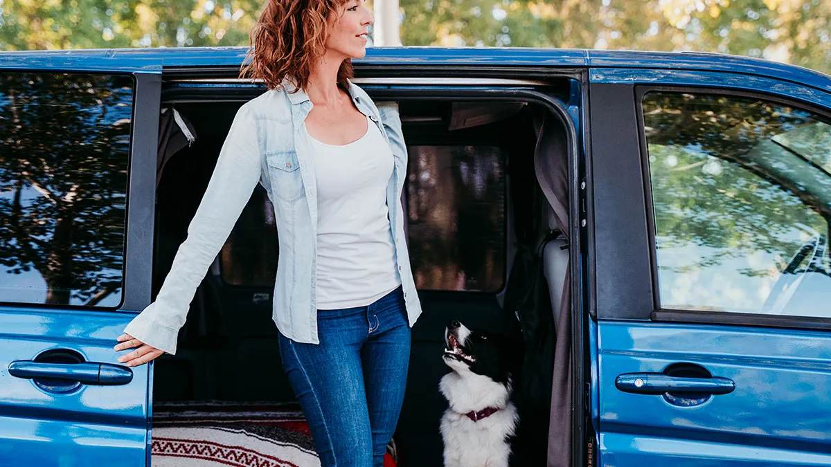 Woman Leaves To Live Her "Vanlife" Influencer Fantasy, Demands Family Takes Her Back When She Fails Miserably